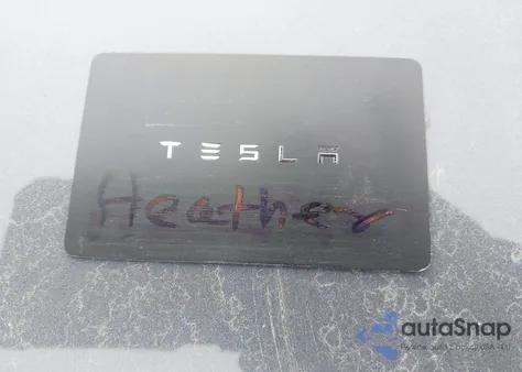 2020 Tesla Model 3 Standard Range Plus/Standard Range Rear-Wheel Drive z USA, uszkodzony, nr VIN 5YJ3E1EA9LF598858